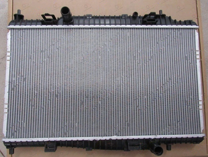 Hladnjak Motora 1.6 T Ecoboost (180ps) Benzin (Man/Auto) (355x628x26) Ford Fiesta (od 2013.) — Ford Fiesta