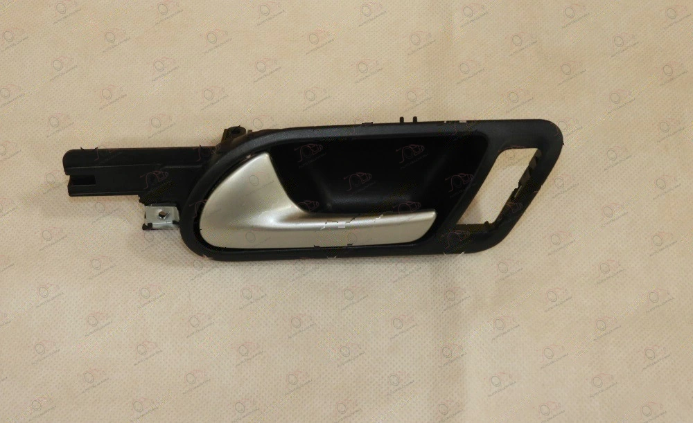 Kvaka Prednjih Vrata Unutrašnja Volkswagen Golf 5 2004-2008 - LEVO — Volkswagen Golf 5