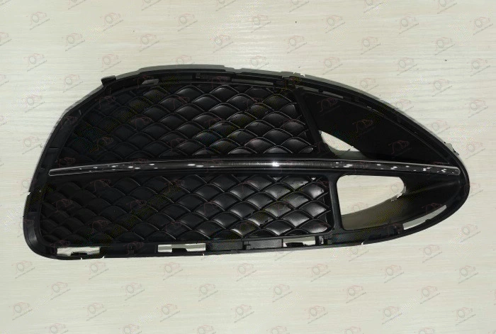 Rešetka Prednjeg Branika sa Lajsnom (Avantgarde) Mercedes E Class (W212) (od 2013.) - DESNO — Mercedes E-Class (W212)