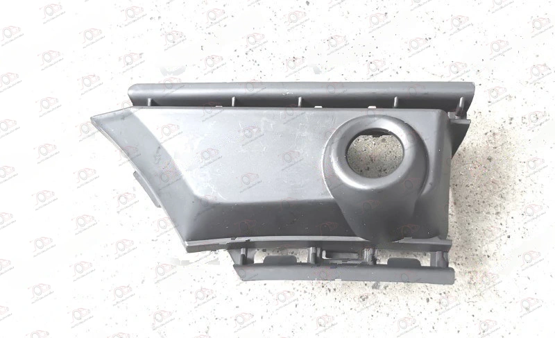 Poklopac Prednjeg Branika Plastični (Otvor za Senzor) (Amg-Line) Mercedes A Class (W176) 2012-2015 - DESNO, strana: desno — Mercedes A-Class (W176) (2012–2015.)